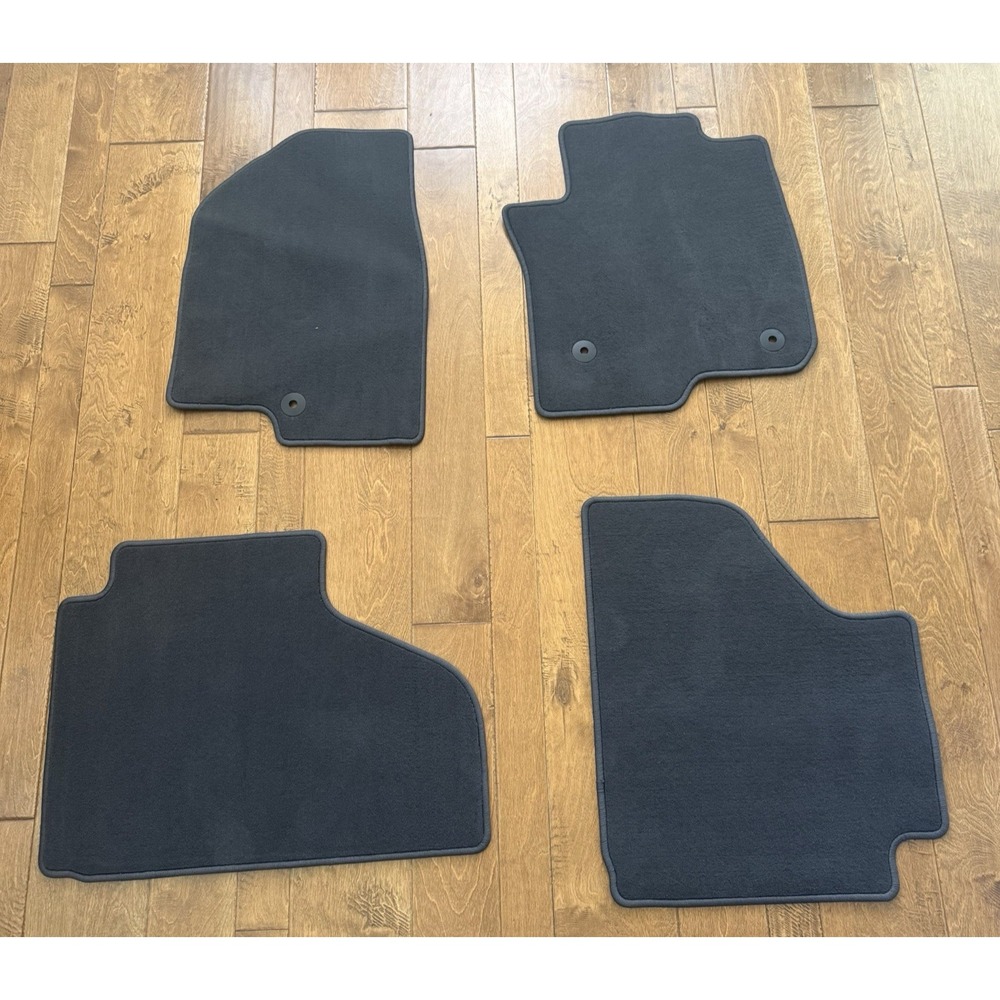 Genuine GM OEM Cadillac Escalade ESV Carpet Floor Mats 4pc Set 84626112